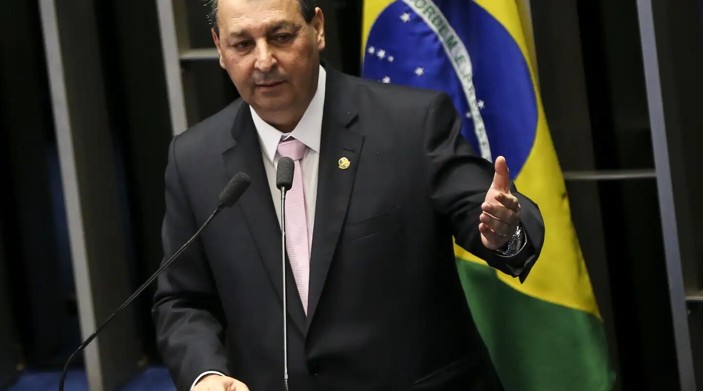 Relator da CCJ rejeita emendas da oposição que buscavam manter 6×1