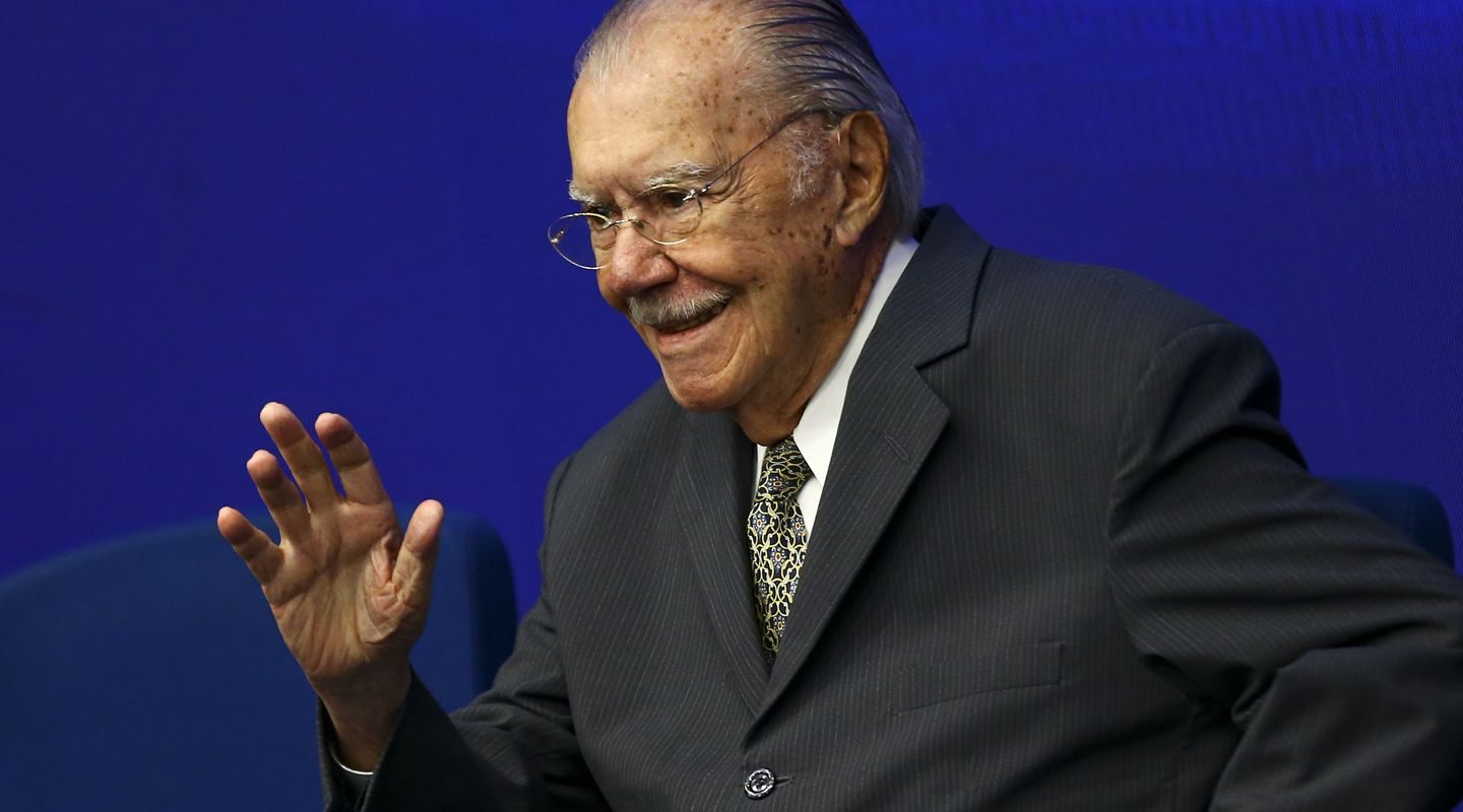 Sarney é internado no Sírio-Libanês para tratar pneumonia