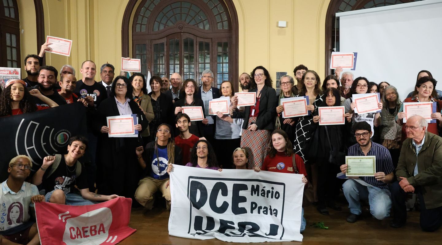UFRJ homenageia vítimas da ditadura com diplomas póstumos
