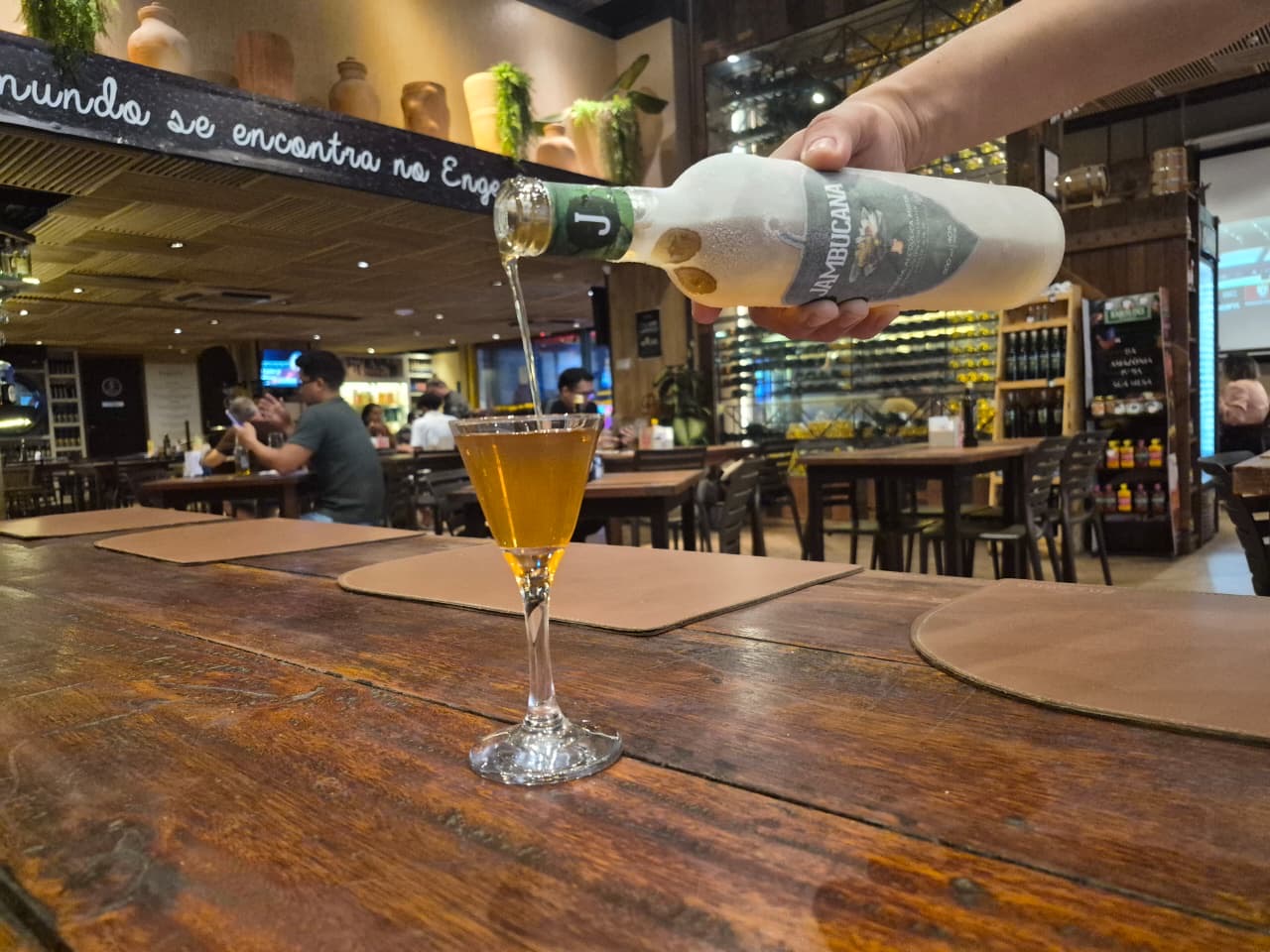 Cachaça movimenta produção de 234 milhões de litros no Brasil e reforça identidade amazônica