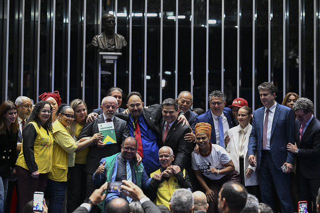 Congresso promulga PEC que acaba com a escala 6×1 no Brasil