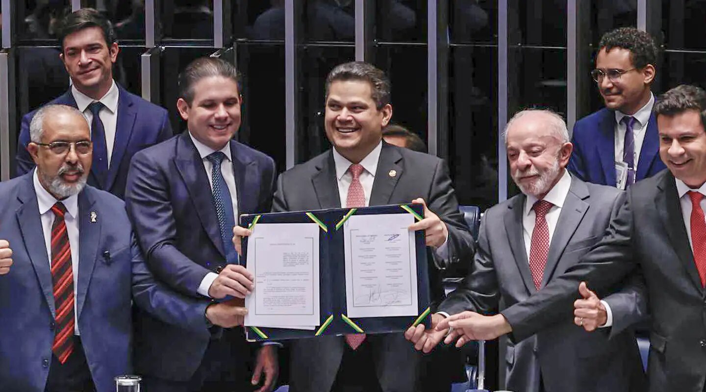 Alcolumbre homenageia Paim no fim da 6×1; entenda motivo