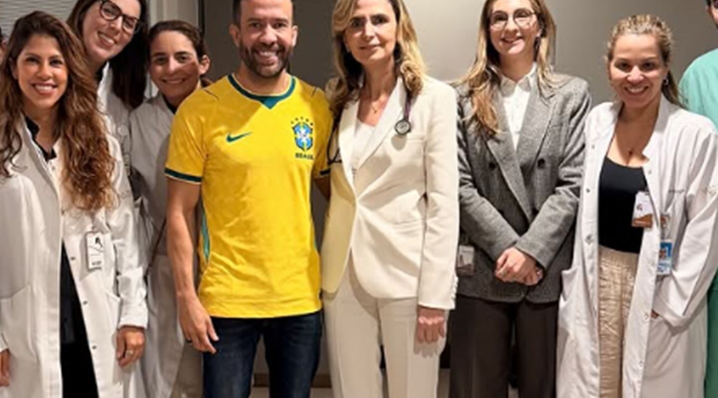 André Janones recebe alta e deixa hospital em São Paulo