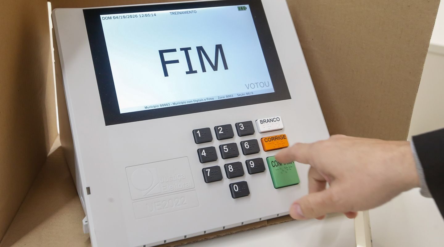 Nas 2 primeiras horas de votação, 467 urnas foram substituídas