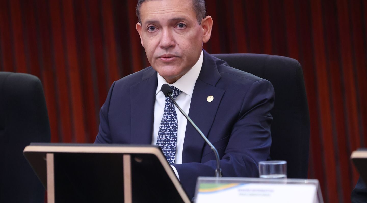 Nunes Marques suspende postagens ilegais contra campanha de Lula