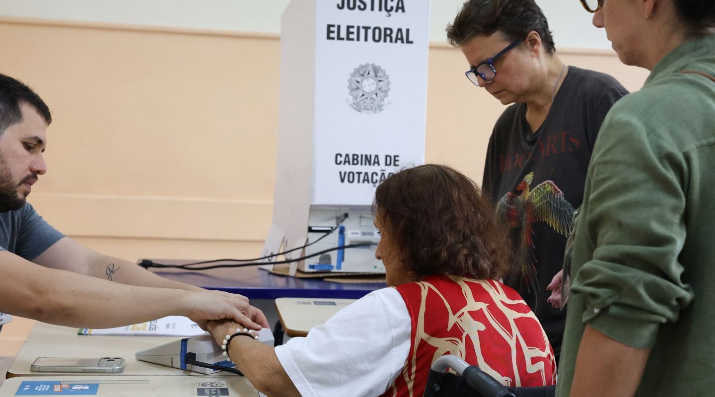 Primeiro turno contou com 43% mais eleitores de ao menos 70 anos